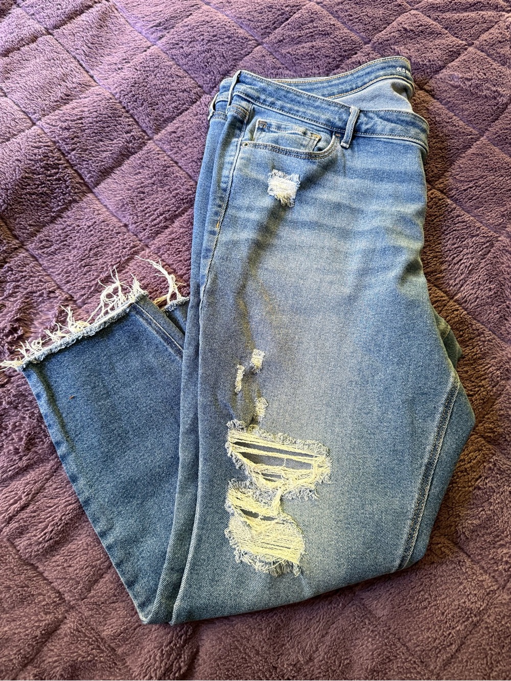 Old Navy Mid-Rise Rockstar Super Skinny Distressed Jeans - Picture 4 of 6